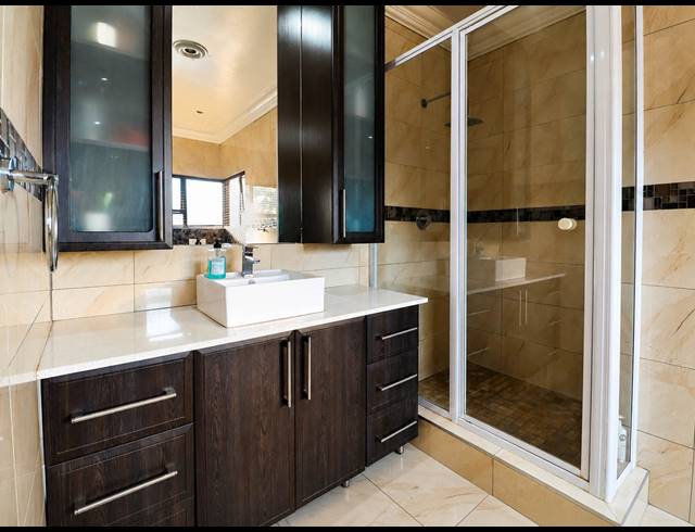 4 BEDROOM GOLF ESTATE FOR SALE IN BLUE VALLEY GOLF ESTATE